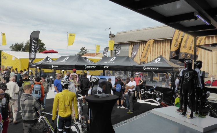 Tente paddock pour une équipe sportive